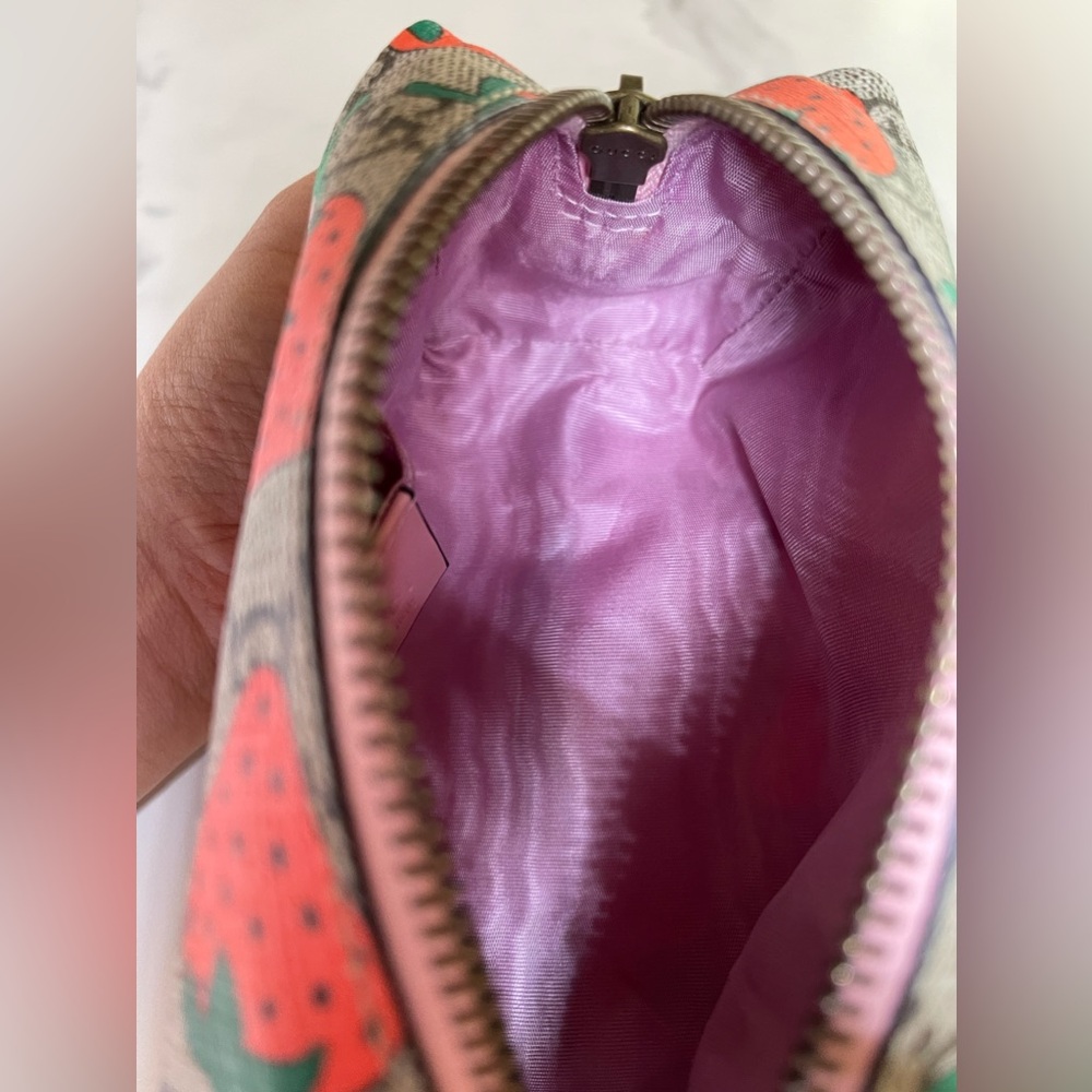 Gucci Strawberry 🍓 Pouch with GG Canvas - Picture 11 of 14